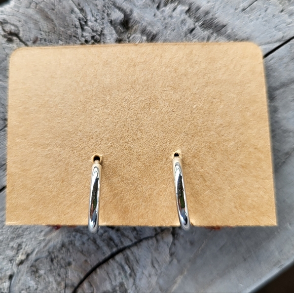 New Handmade huggie earrings (red and black) - Picture 2 of 8